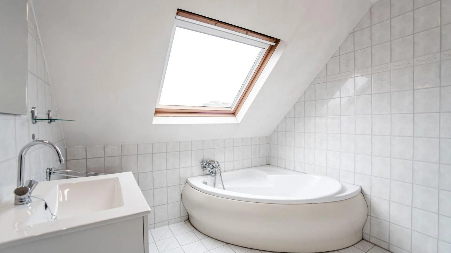 Sunny Spacious Apartment De Bijenkorf Zandvoort