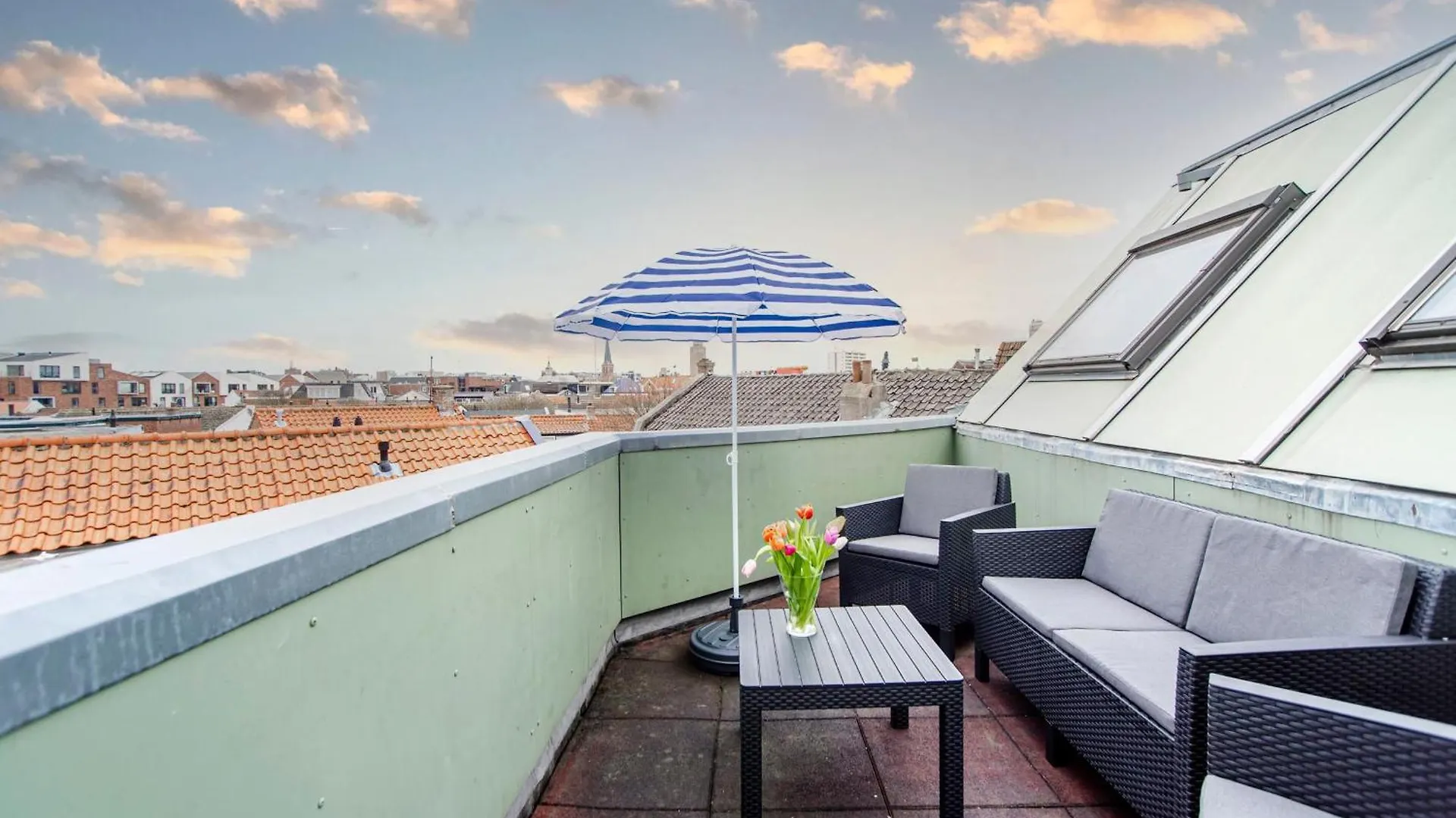 Sunny Spacious Apartment De Bijenkorf Zandvoort