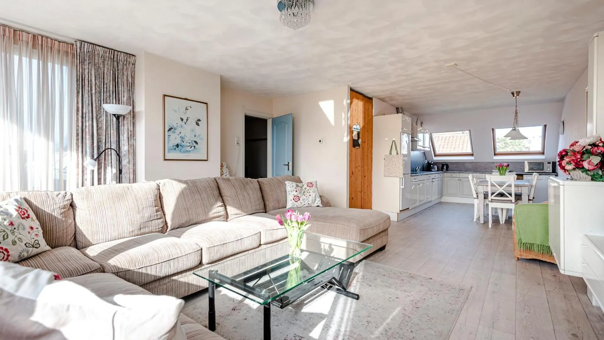 Sunny Spacious Apartment De Bijenkorf Zandvoort