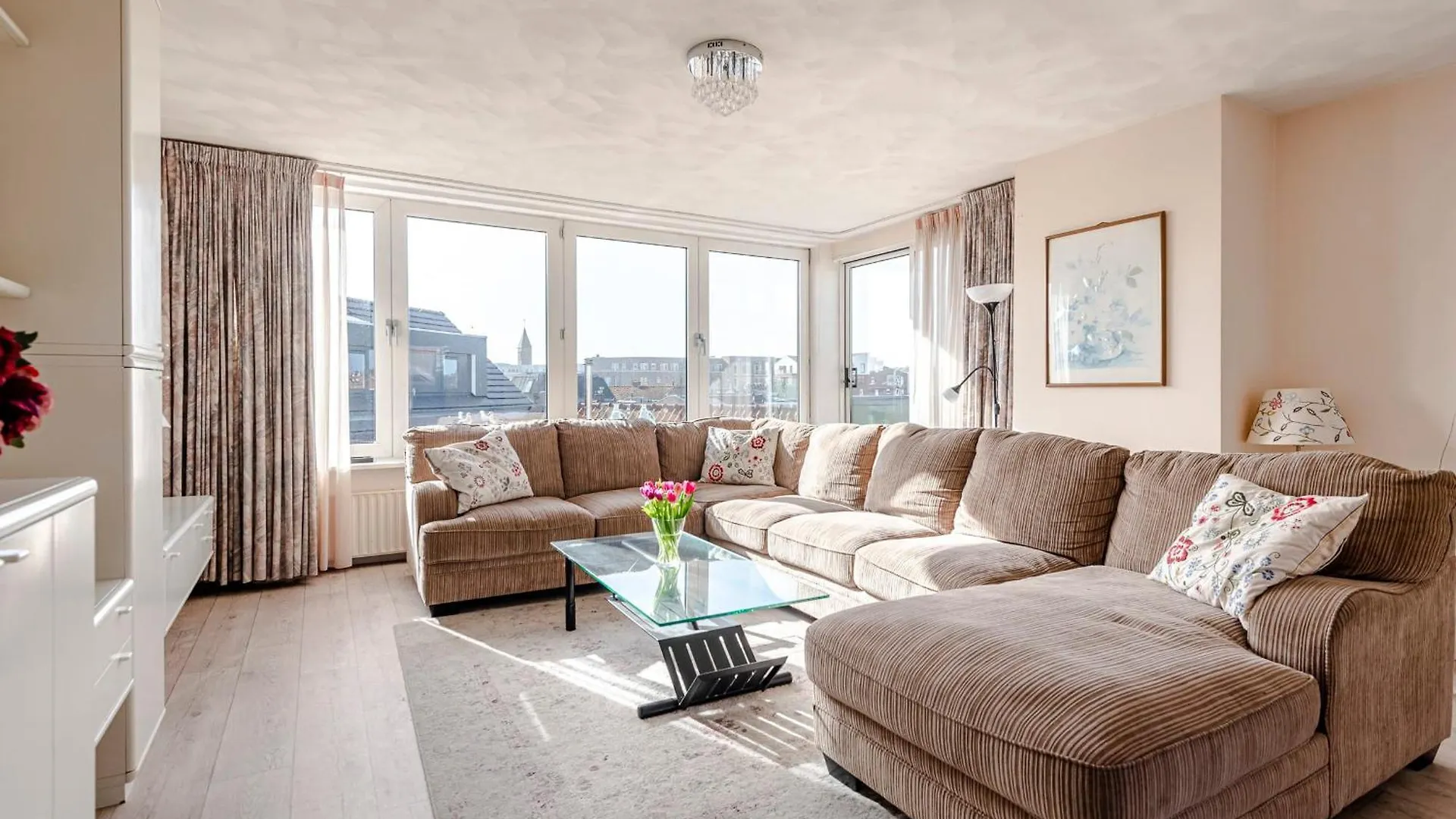 Sunny Spacious Apartment De Bijenkorf Zandvoort
